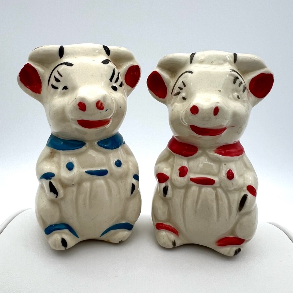 Vintage APCO American Pottery Company Bull Cow Salt & Pepper Shakers